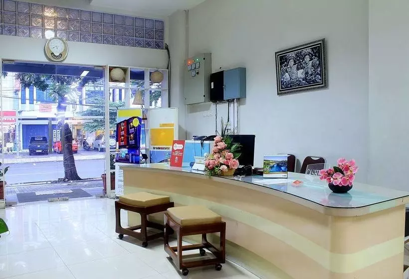 ホテル Zen Rooms Lengkong Besar