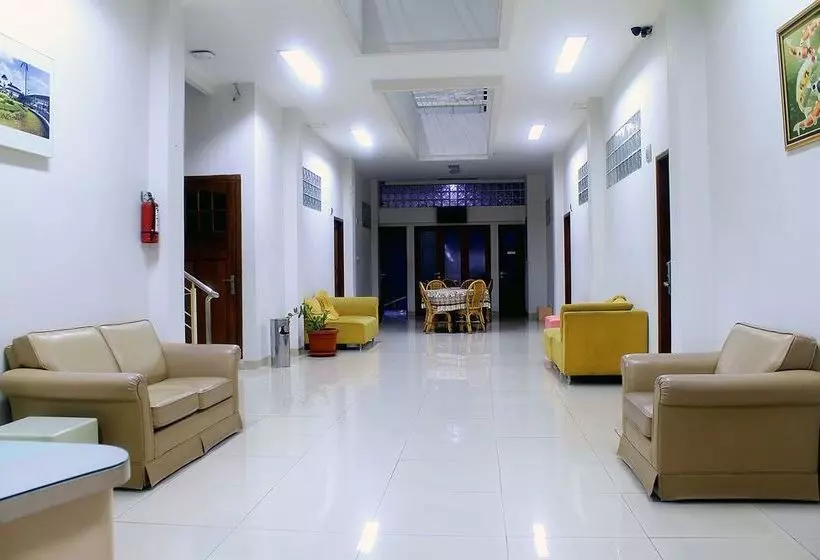 ホテル Zen Rooms Lengkong Besar