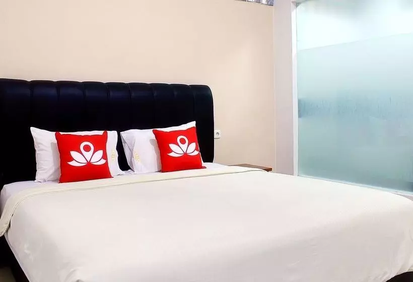 ホテル Zen Rooms Lengkong Besar