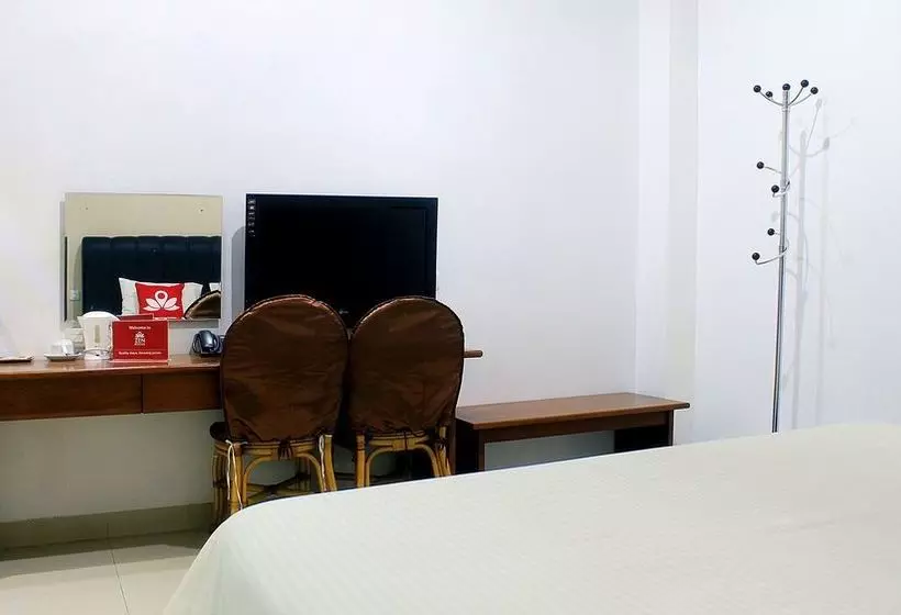 ホテル Zen Rooms Lengkong Besar