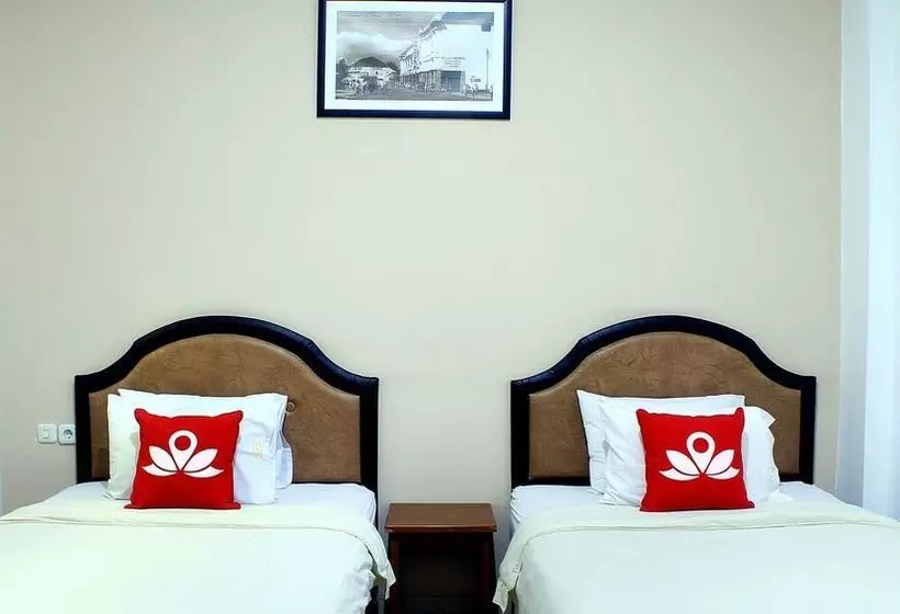 ホテル Zen Rooms Lengkong Besar