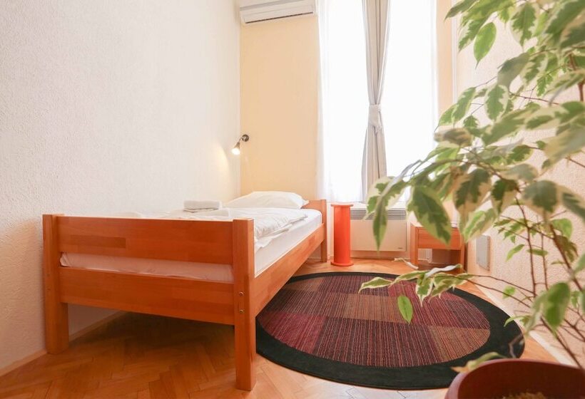 هاستل Pigeon Square Rooms