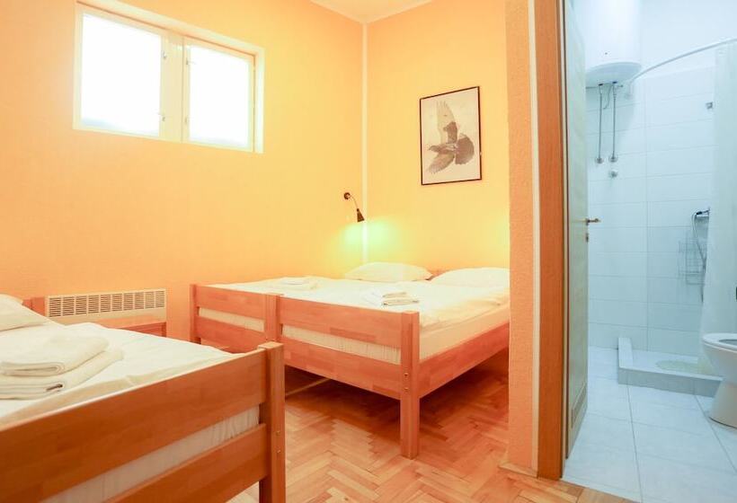 هاستل Pigeon Square Rooms