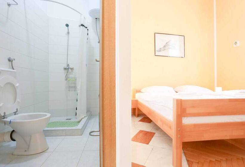 هاستل Pigeon Square Rooms