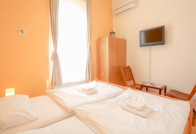 هاستل Pigeon Square Rooms