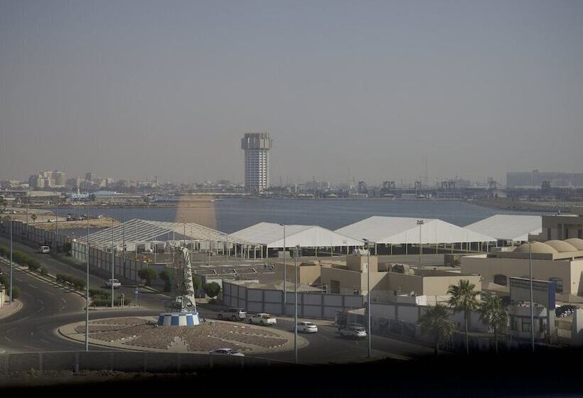 Отель Crown Town