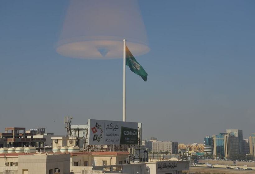 Отель Crown Town