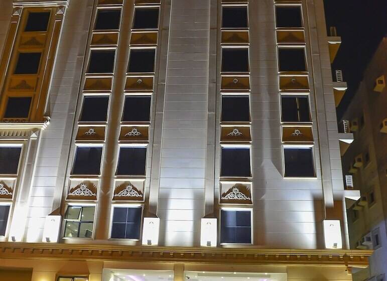 Отель Crown Town