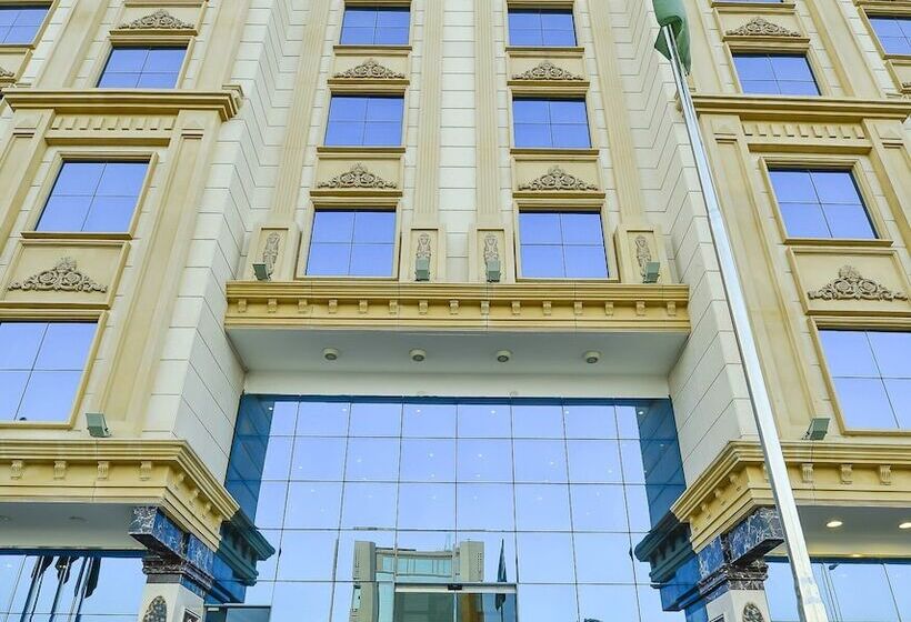 Отель Crown Town