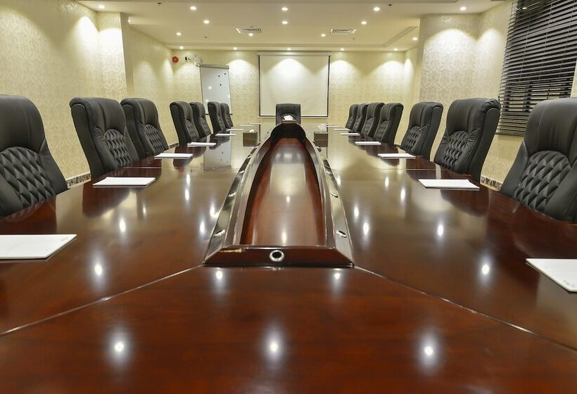 Отель Crown Town