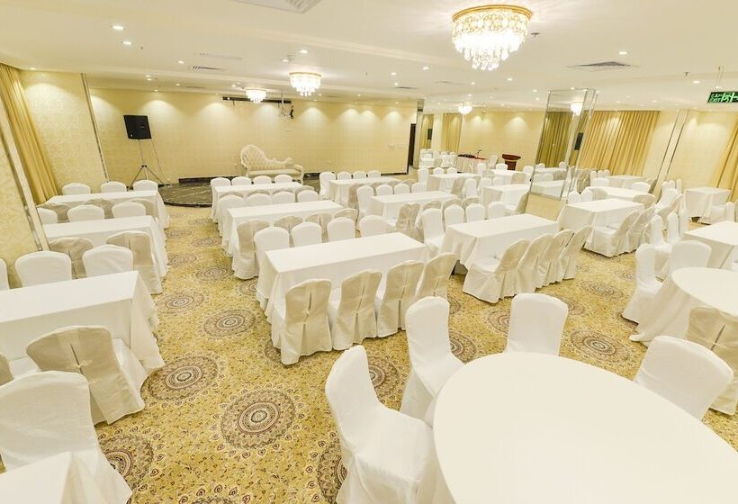 Отель Crown Town