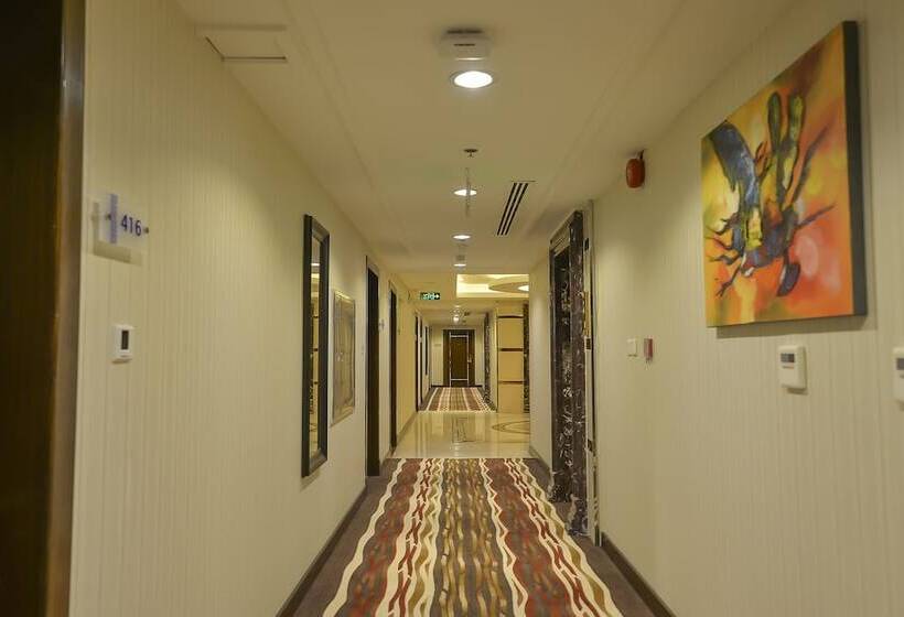 Отель Crown Town