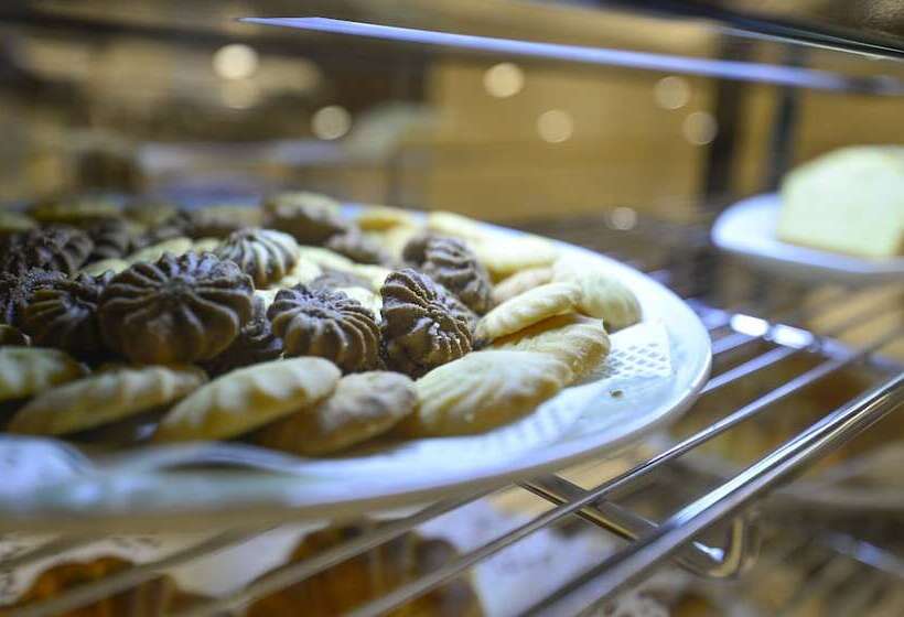 Отель Crown Town