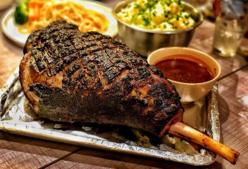 Отель Crown Town