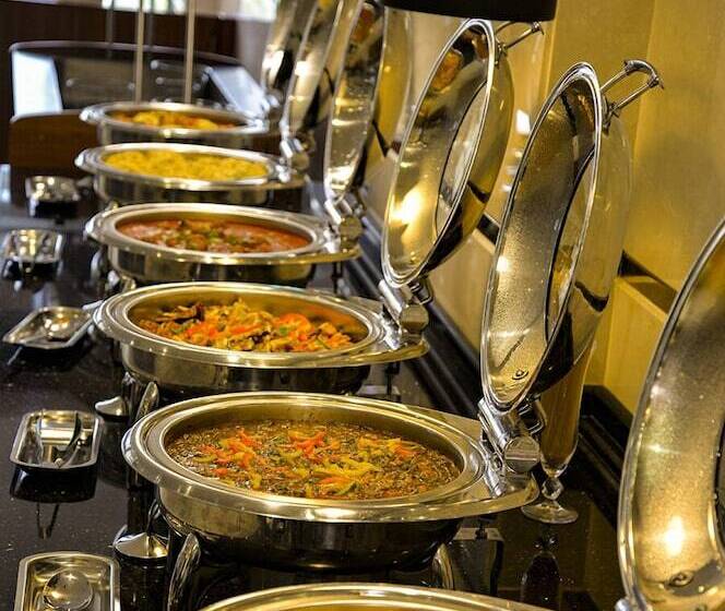 Отель Crown Town