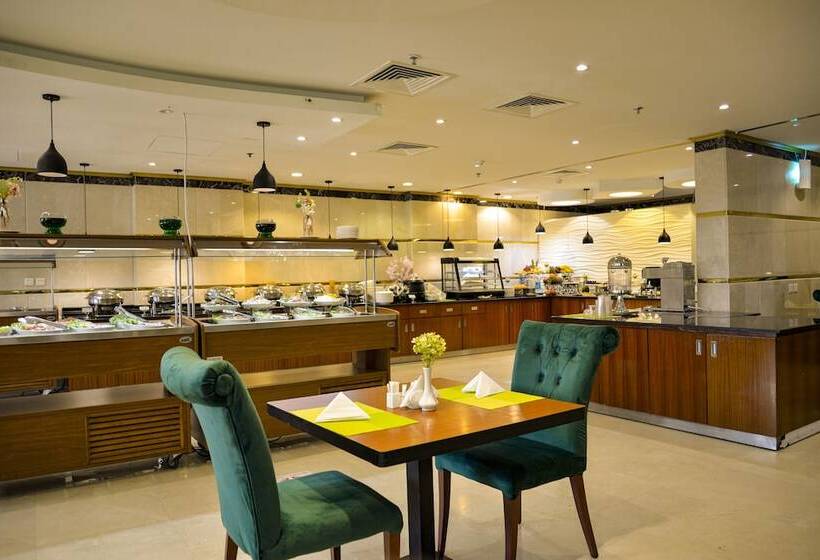 Отель Crown Town