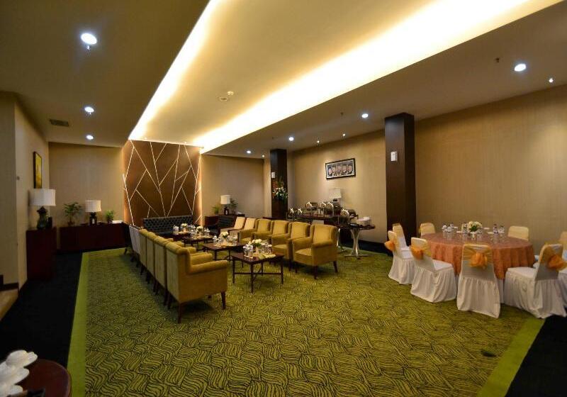 Szálloda Ipb Convention Botani Square