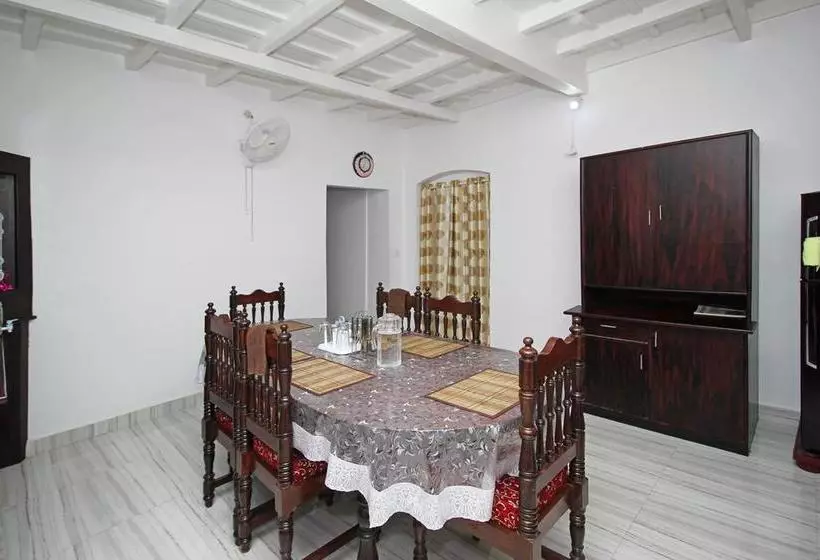 Hotelli Oyo 7170 Home Stay Vintage Villa