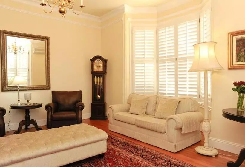 Hotelli Sica S Guest House   The Loft