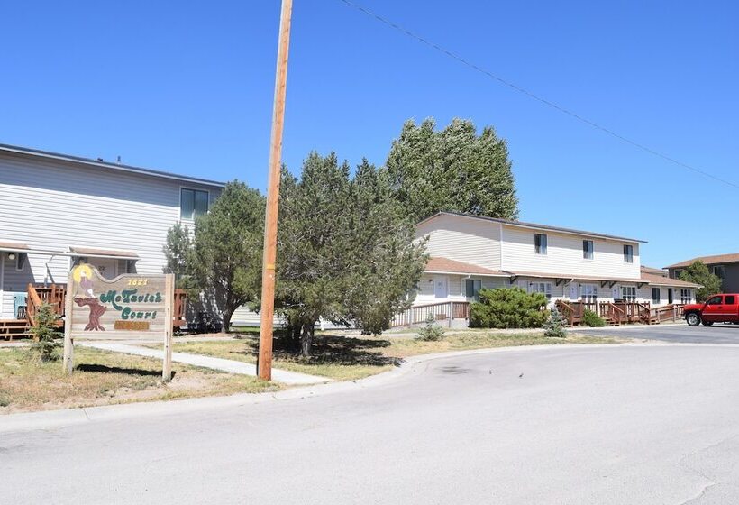 Mactavish Court Townhomes