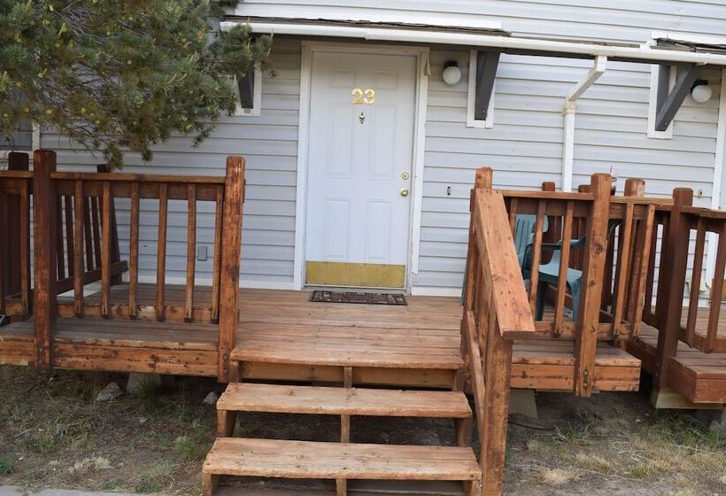 Mactavish Court Townhomes