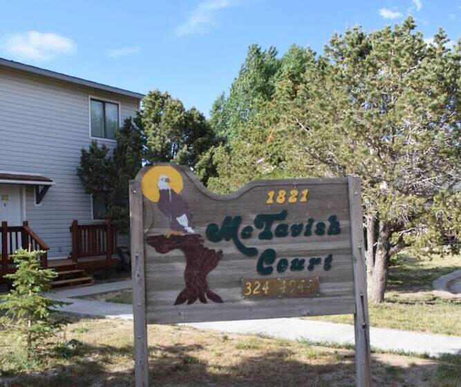 Mactavish Court Townhomes