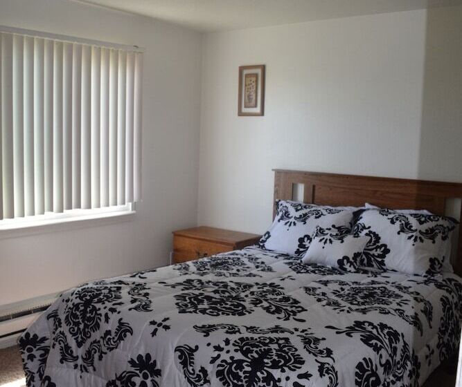 Mactavish Court Townhomes