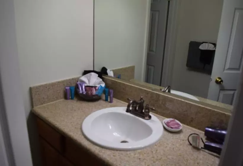 Mactavish Court Townhomes