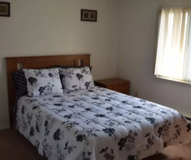 Mactavish Court Townhomes