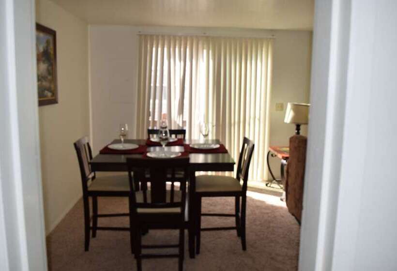 Mactavish Court Townhomes