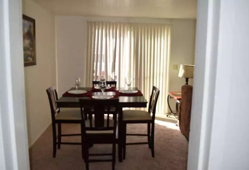 Mactavish Court Townhomes