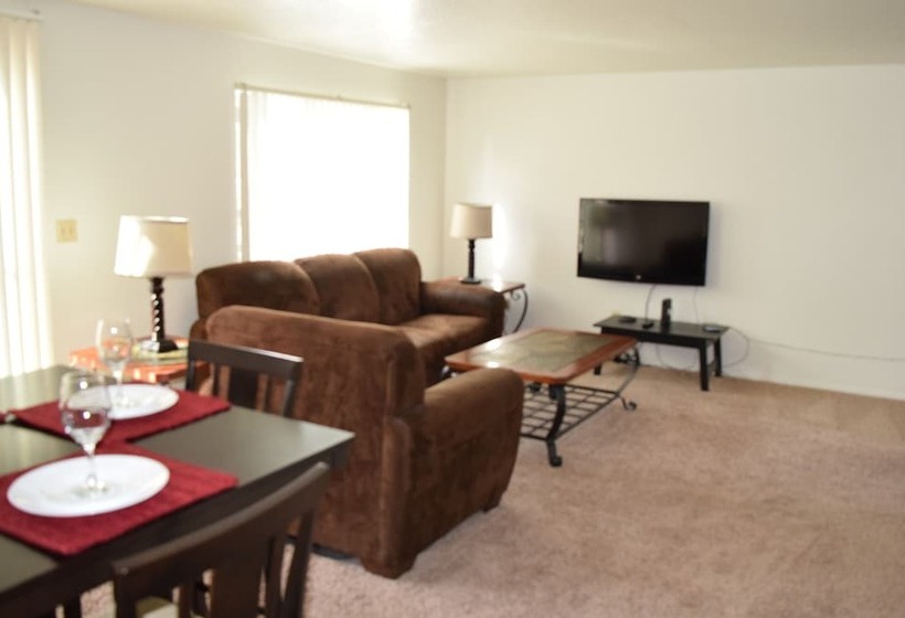 Mactavish Court Townhomes