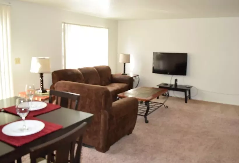 Mactavish Court Townhomes