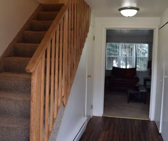 Mactavish Court Townhomes