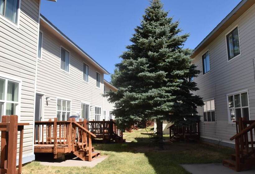 Mactavish Court Townhomes