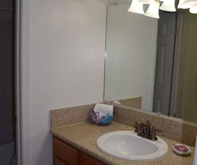 Mactavish Court Townhomes