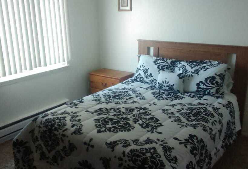 Mactavish Court Townhomes