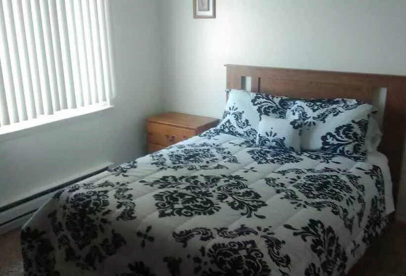 Mactavish Court Townhomes