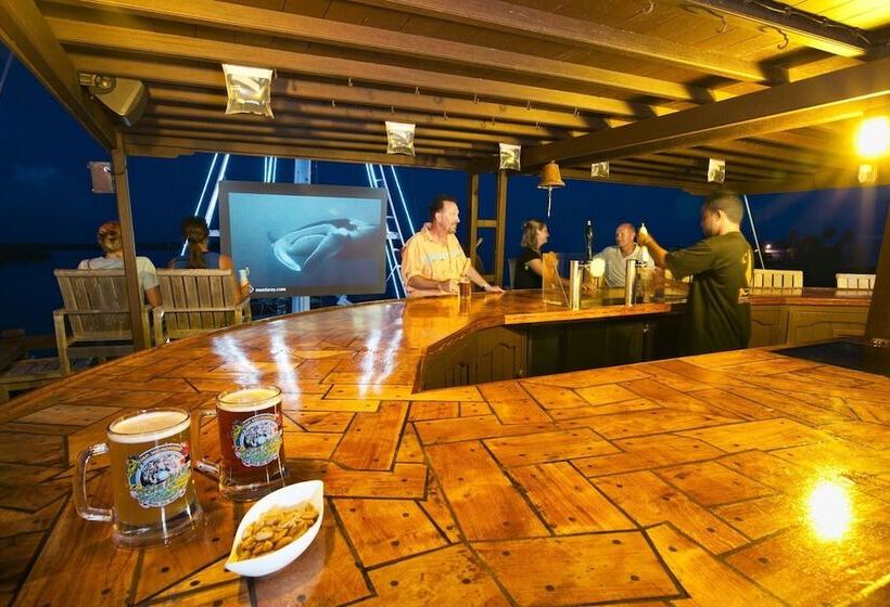 Manta Ray Bay Resort