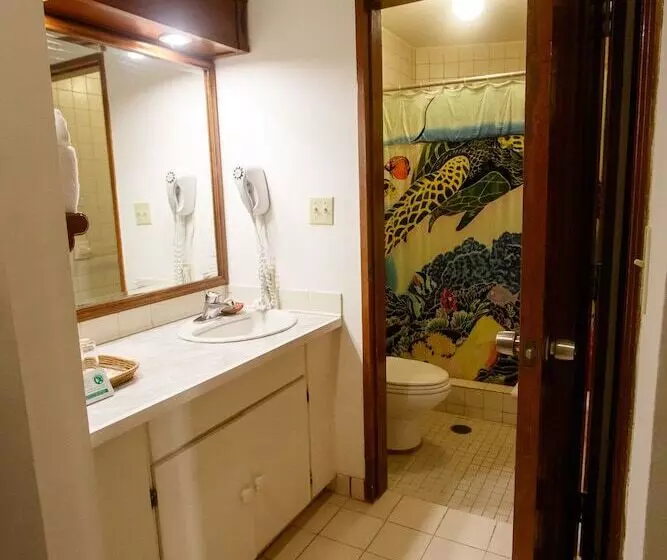 Manta Ray Bay Resort