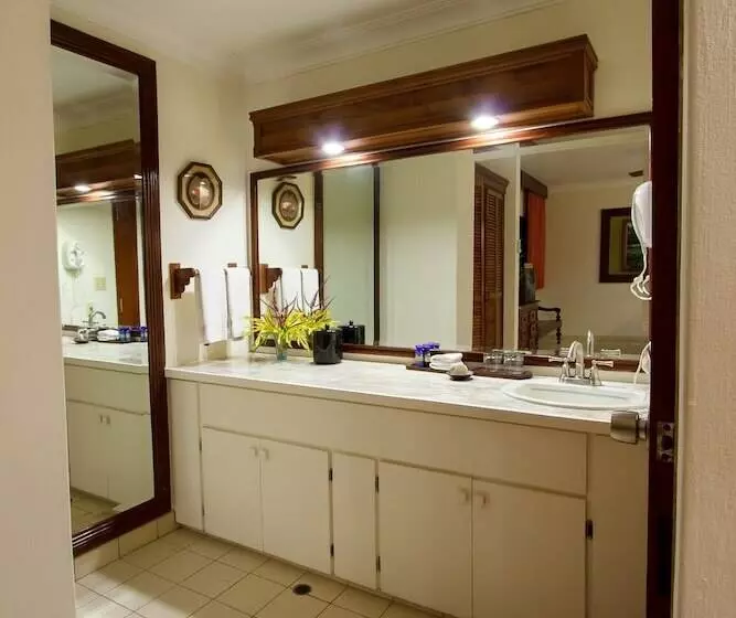 Manta Ray Bay Resort