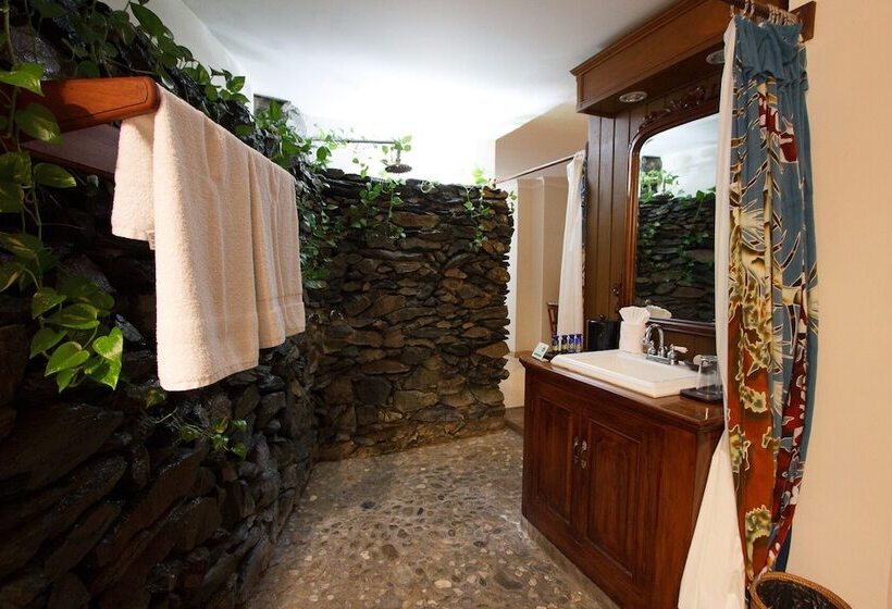 Manta Ray Bay Resort