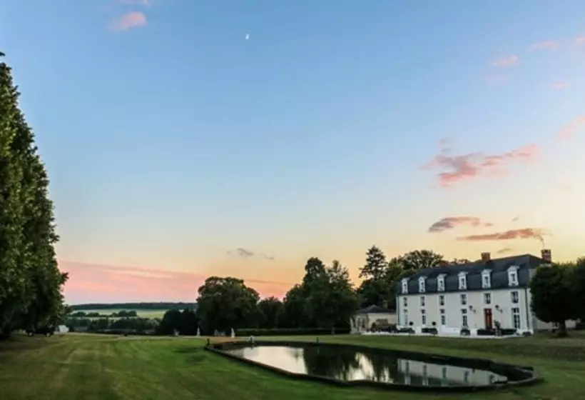 پانسیون Domaine De Montchevreuil