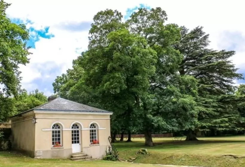 پانسیون Domaine De Montchevreuil