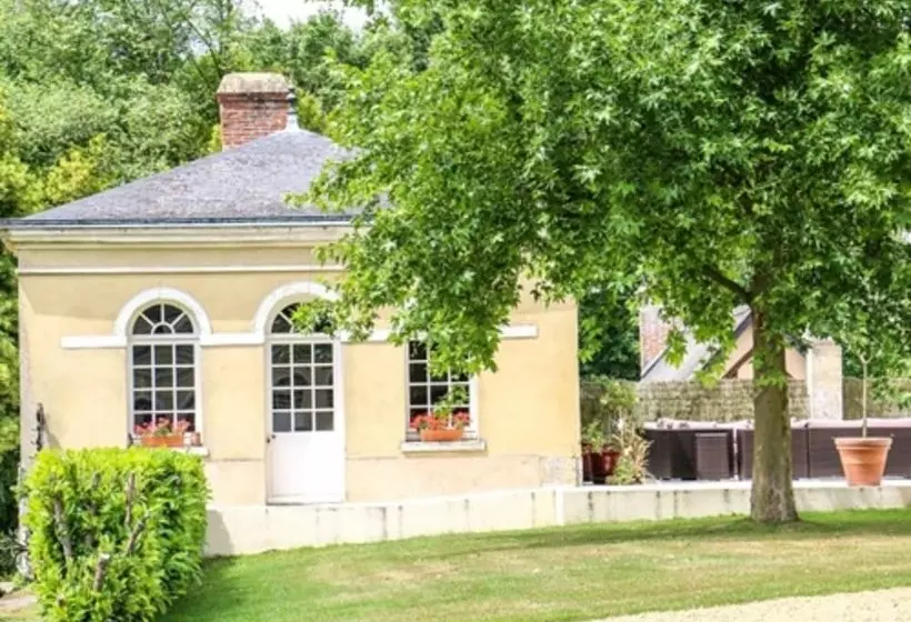 پانسیون Domaine De Montchevreuil