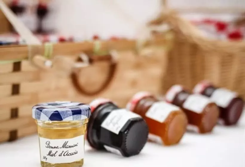 پانسیون Domaine De Montchevreuil