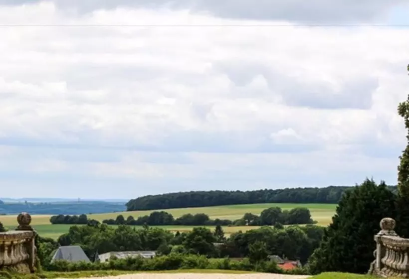پانسیون Domaine De Montchevreuil