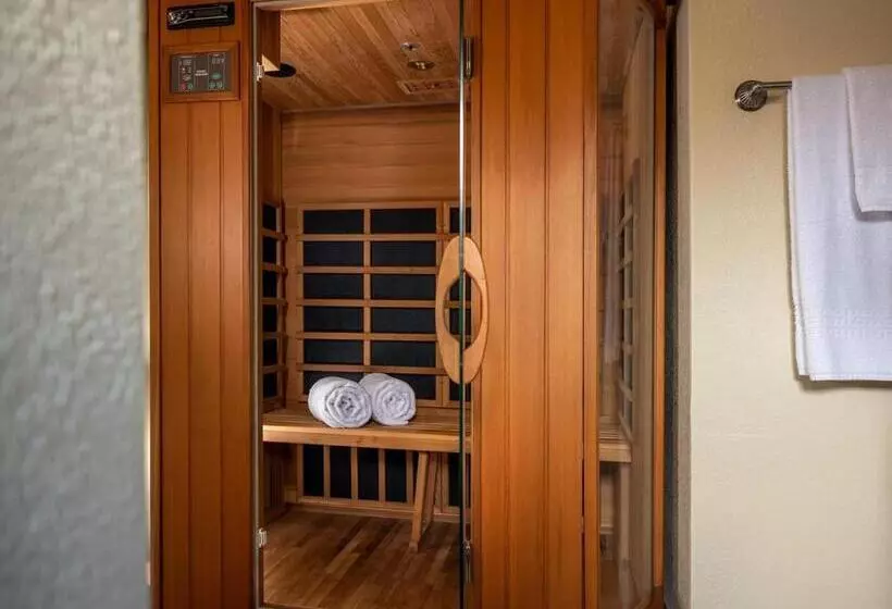 Pipestem Spa, Event Center And Mountain Chalets