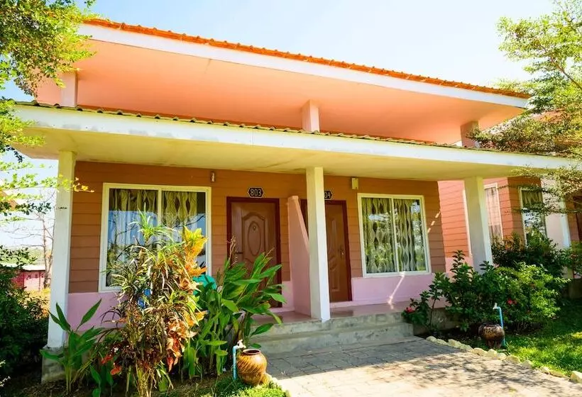 استراحتگاه Lover View Pool Bar & Bungalows