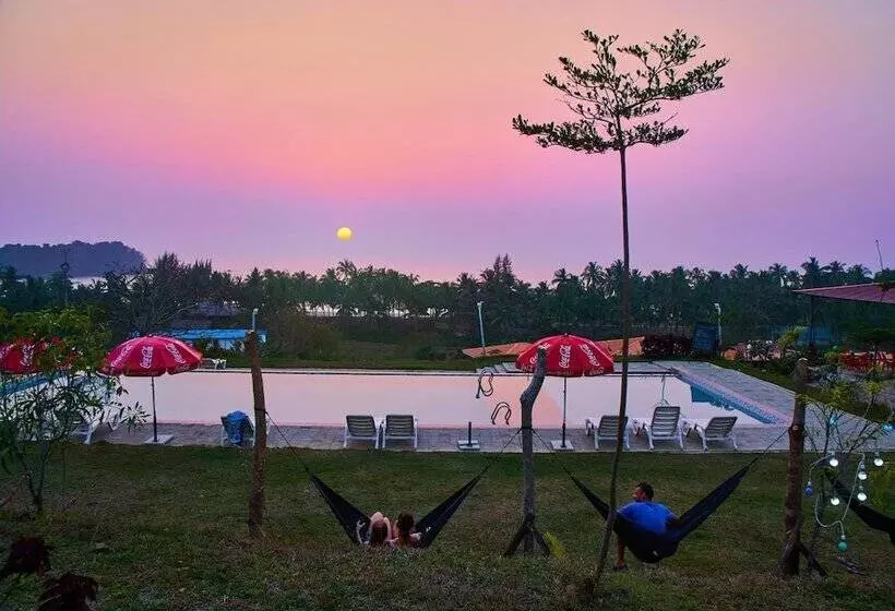 استراحتگاه Lover View Pool Bar & Bungalows
